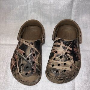 CROCS Brown Tan Sneakers Comfortable Casual Design